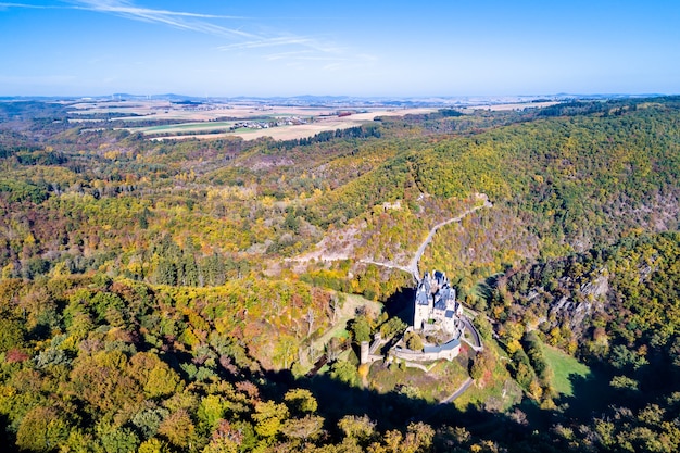 Vue aérienne du château d'Eltz en Rhénanie-Palatinat, Allemagne