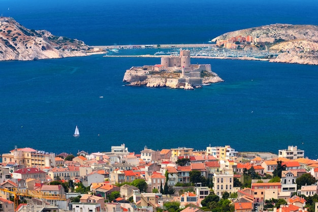 Vue aérienne du château d'If, célèbre prison du château historique sur l'île de la baie de Marseille, France