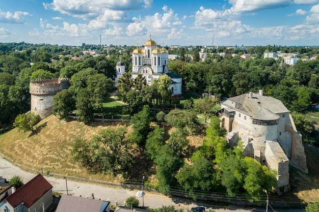 Vue aérienne du château d'Ostroh dans la ville d'Ostroh région de Rivne Ukraine