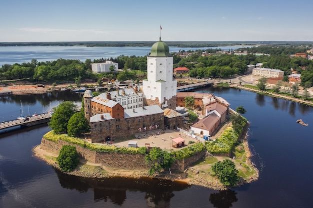 Vue aérienne du château de Vyborg. Forteresse médiévale suédoise sur île