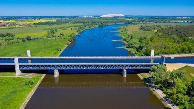 Vue aérienne du drone de Magdeburg Water Bridge Allemagne