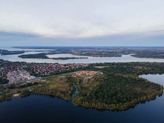 Vue aérienne du fleuve Dniepr près de Kiev