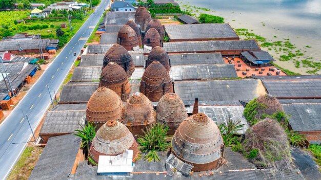 Vue aérienne du four à briques Mang Thit à Vinh Long Brique d'argile brûlée utilisée dans la construction traditionnelle