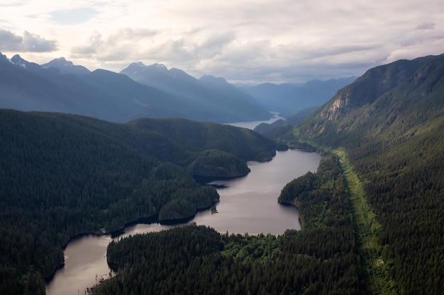 Vue aérienne du lac Buntzen