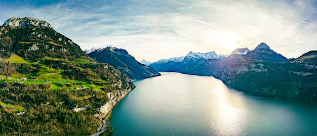 Vue aérienne du lac des Quatre Cantons Morschach Suisse