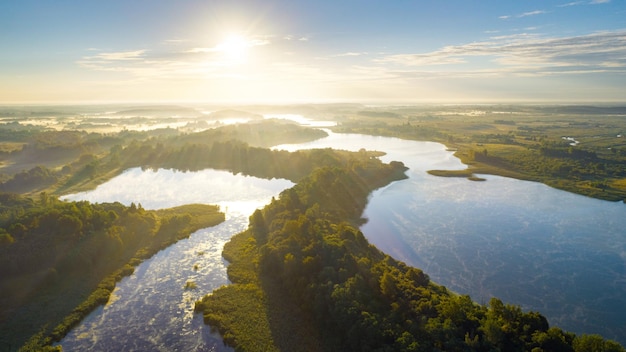 Vue aérienne du magnifique lac