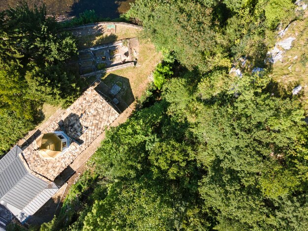 Photo vue aérienne du monastère de cherepish en bulgarie