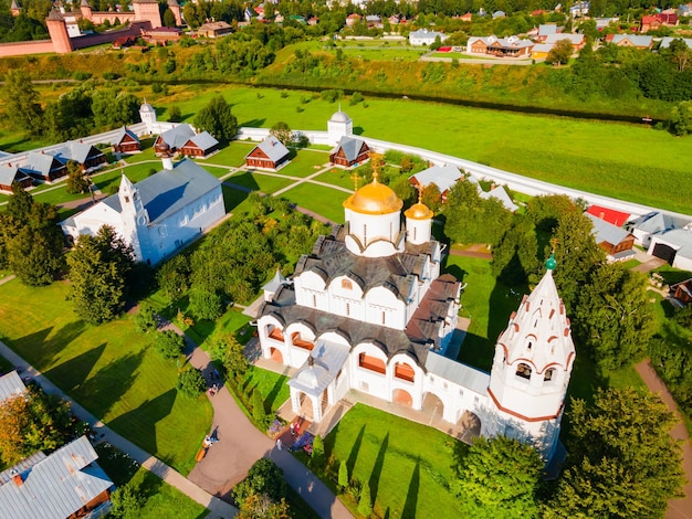 Vue aérienne du monastère d'intercession Pokrovsky Suzdal