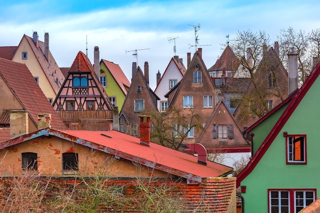 Vue aérienne du mur de la ville de façades colorées pittoresques et toits de la vieille ville médiévale, Rothenburg ob der Tauber, Bavière, Allemagne