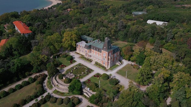 Vue aérienne du palais historique d'Euxinograd à Varna Bulgarie Admirez la grande architecture