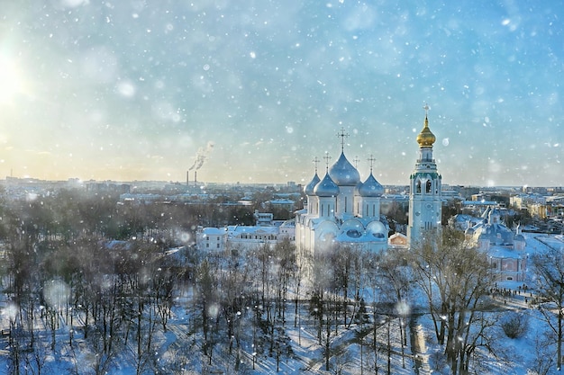 Vue aérienne du paysage d'hiver de la cathédrale de Vologda depuis un drone