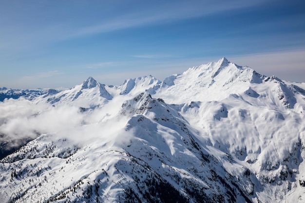 Vue aérienne du paysage des montagnes canadiennes Nature Background