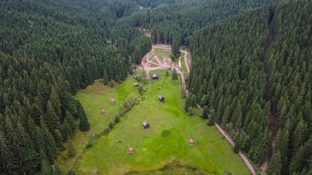 Vue aérienne du paysage pittoresque de la montagne.