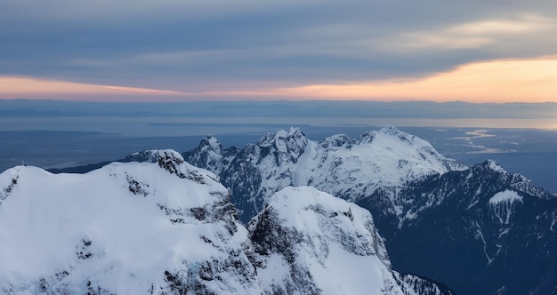 Vue aérienne du paysage des Rocheuses canadiennes