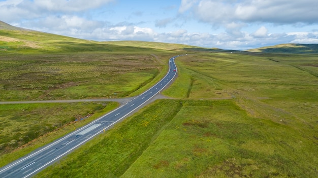 Vue aérienne du paysage sur la route en Islande