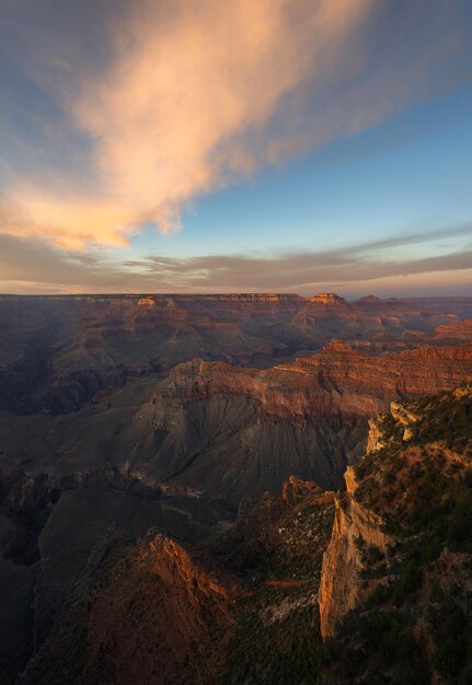 Photo vue aérienne du paysage spectaculaire au coucher du soleil