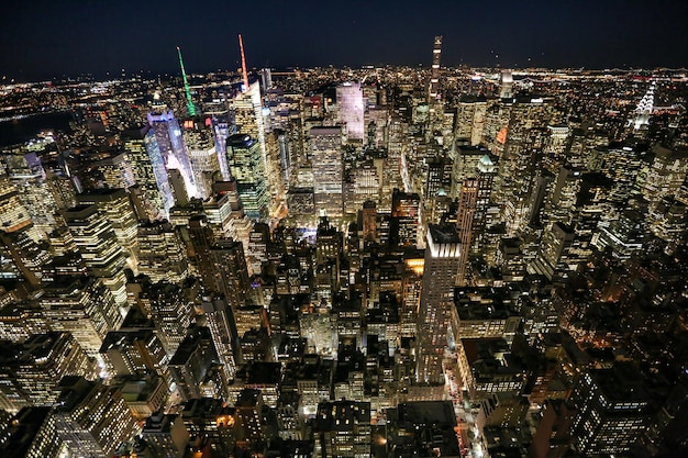 Vue aérienne du paysage urbain éclairé la nuit