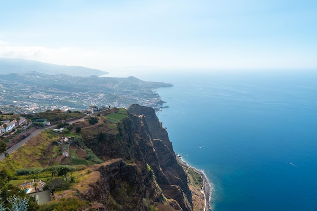 Vue aérienne du plus haut point de vue appelé Cabo Girao à Funchal Madère