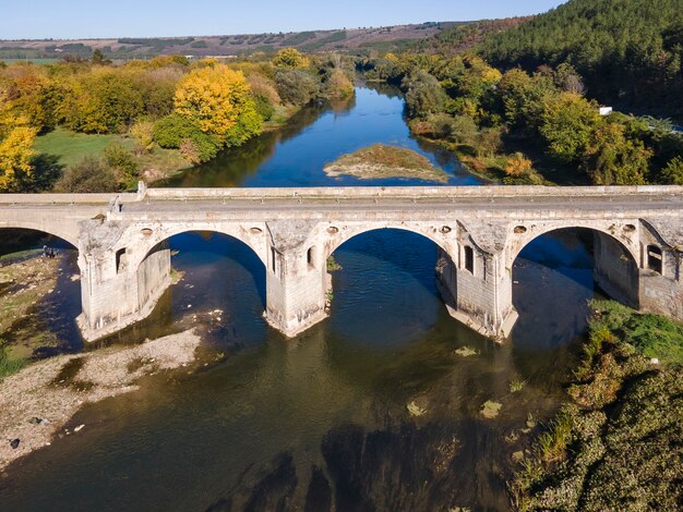 Vue aérienne du pont Kolyu Ficheto à Byala, en Bulgarie