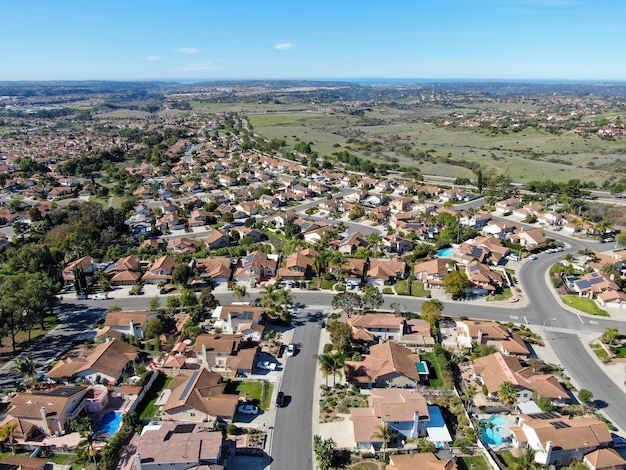 Vue aérienne du quartier de la classe moyenne avec des villas dans le sud de la californie usa