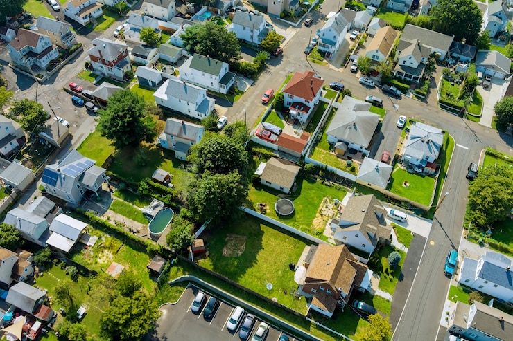 Photo vue aérienne du quartier résidentiel de la belle banlieue de la maison d'habitation et de la route d'une hauteur aux états-unis