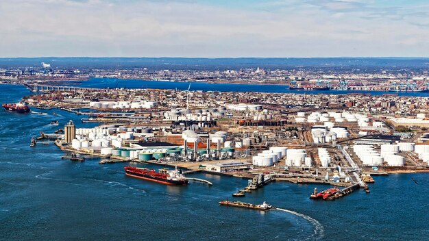 Vue aérienne du stockage de pétrole à Bayonne, New Jersey, USA.