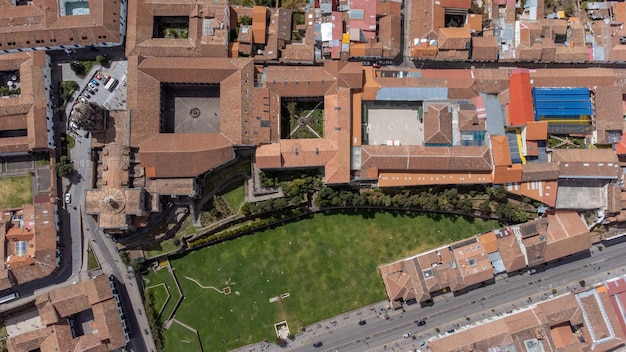 Vue aérienne du temple Coricancha à Cusco