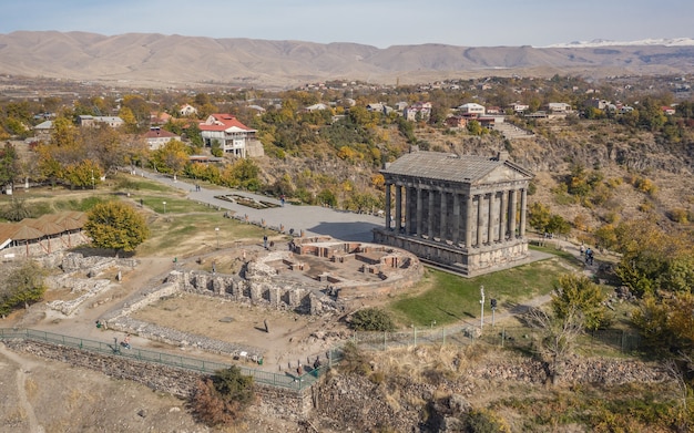 Vue aérienne du temple de Garni en Arménie