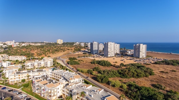 Vue aérienne du village d'Alvor, à l'été, dans le sud du Portugal, Algarve
