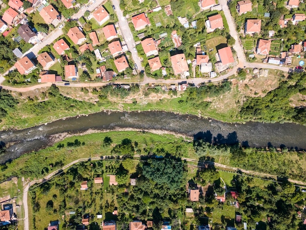 Photo vue aérienne du village de tserovo, en bulgarie