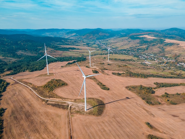 Vue aérienne de l'énergie verte de la centrale électrique éolienne