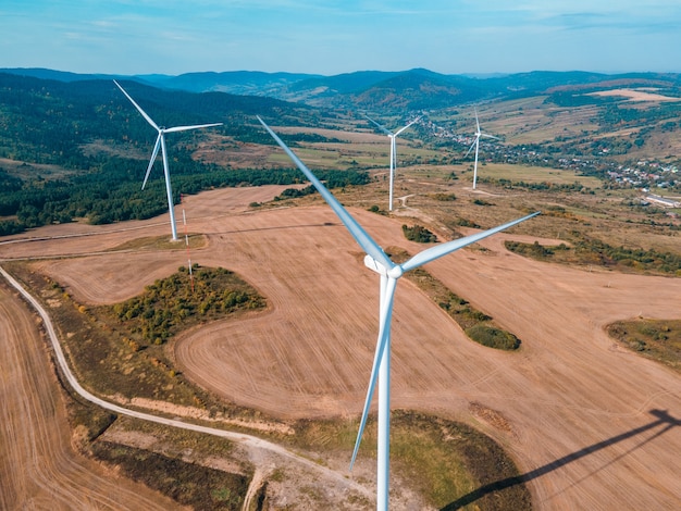 Vue aérienne de l'énergie verte de la centrale électrique éolienne