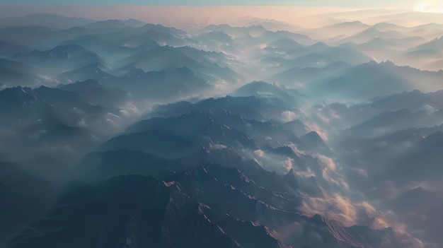 Une vue aérienne époustouflante d'une chaîne de montagnes s'étendant jusqu'à l'horizon avec des couches de sommets et de vallées baignées dans la lumière chaude de l'aube une vue naturelle à couper le souffle