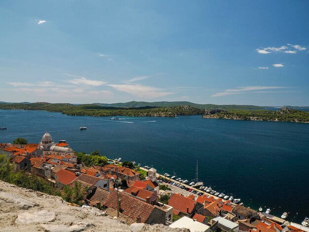Vue aérienne de la forteresse du village médiéval de Sibenik, site du patrimoine mondial Croatie panorama