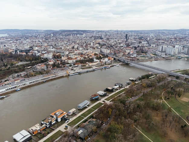 Vue aérienne de la forteresse de Kalemegdan à Belgrade Photo d'été prise par un drone Serbie