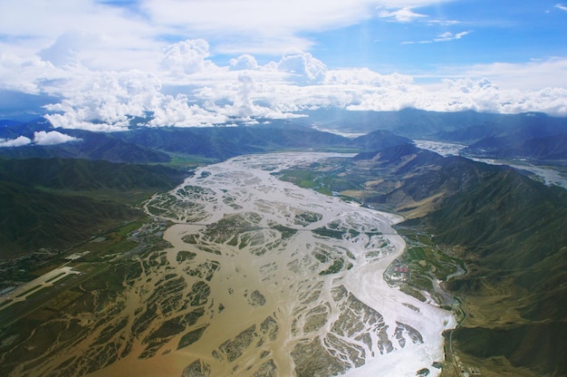 Vue aérienne de la grande topographie près de l'Himalaya