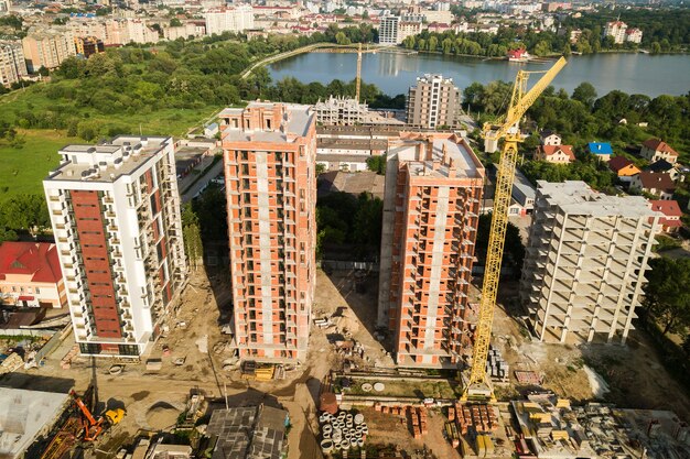 Vue Aérienne De Grands Immeubles Résidentiels En Construction. Développement Immobilier.