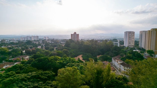 Vue aérienne des gratte-ciel de Sao Jose dos Campos Sao Paulo Brésil en arrière-plan