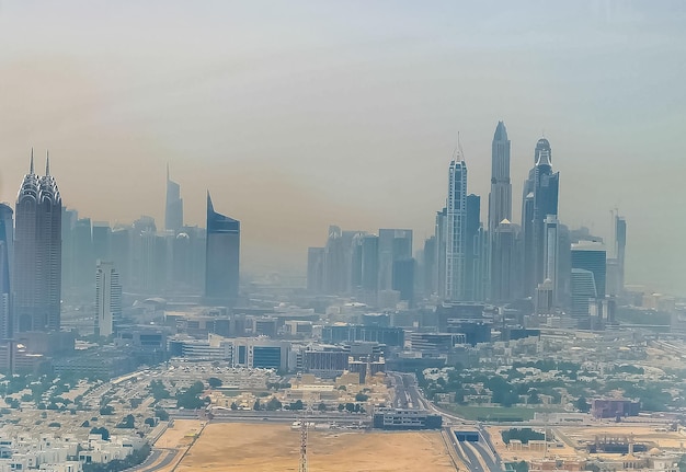 Vue aérienne d'un hélicoptère sur les toits de Dubaï