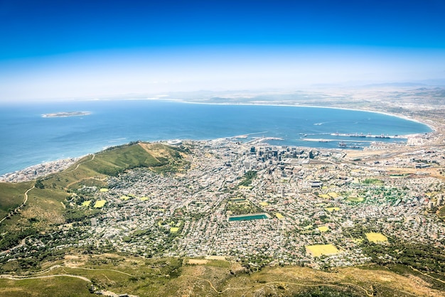 Vue aérienne de l'horizon de Cape Town du belvédère de l'Afrique du Sud