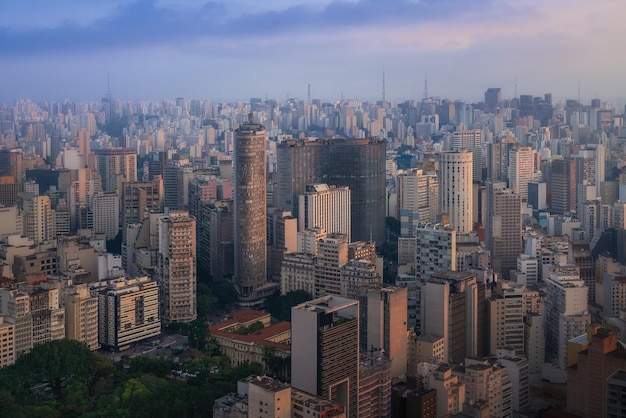 Vue aérienne de l'horizon de Sao Paulo avec les bâtiments Italia et Copan Sao Paulo Brésil