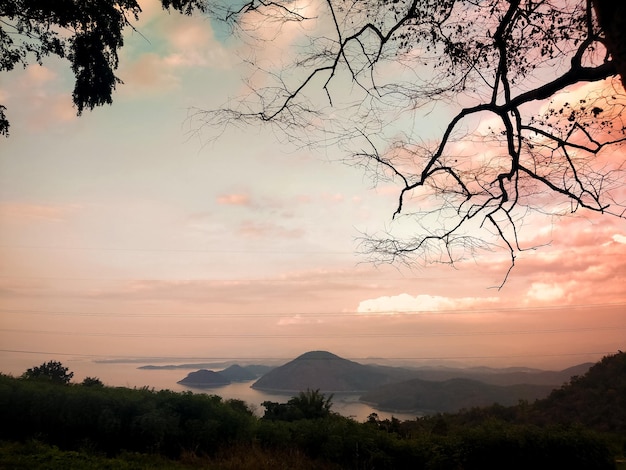 vue aérienne île coucher de soleil