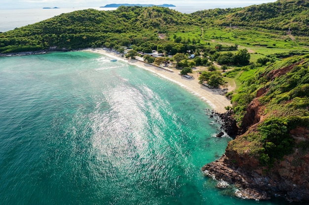 Vue aérienne de l'île de Koh Larn koh lan Thaïlande dans une journée d'été Antenne de la plage de l'île de pattaya Thaïlande