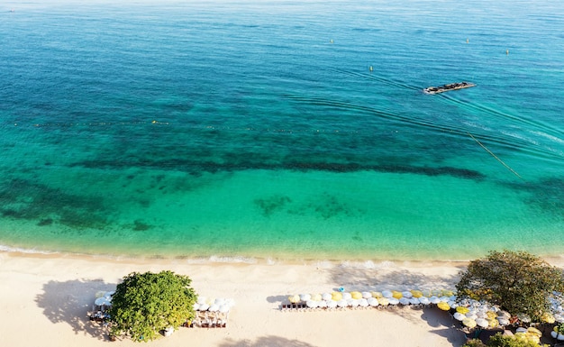 Vue aérienne de l'île de Koh Larn koh lan Thaïlande dans une journée d'été Antenne de la plage de l'île de pattaya Thaïlande