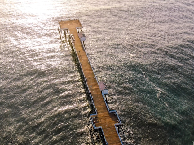 Vue aérienne de la jetée de San Clemente avec plage et littoral California USA