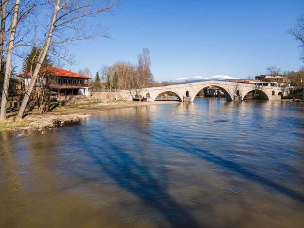 Photo vue aérienne de kadin plus un pont du xve siècle bulgarie