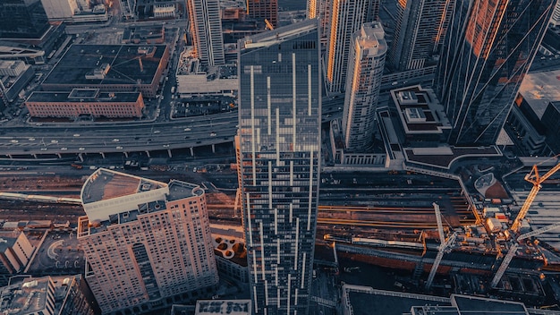 Vue aérienne des magnifiques bâtiments de Toronto lors d'un coucher de soleil doré