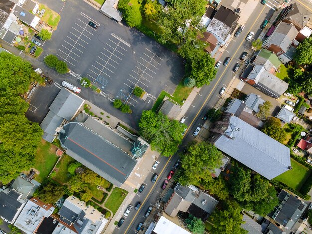 Vue aérienne sur les maisons privées de la vieille petite ville historique de Lambertville dans le New Jersey.