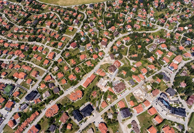 Vue aérienne de maisons à Zlatibor Serbie