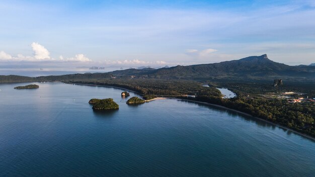 Vue aérienne de la mer dans le sud de la Thaïlande